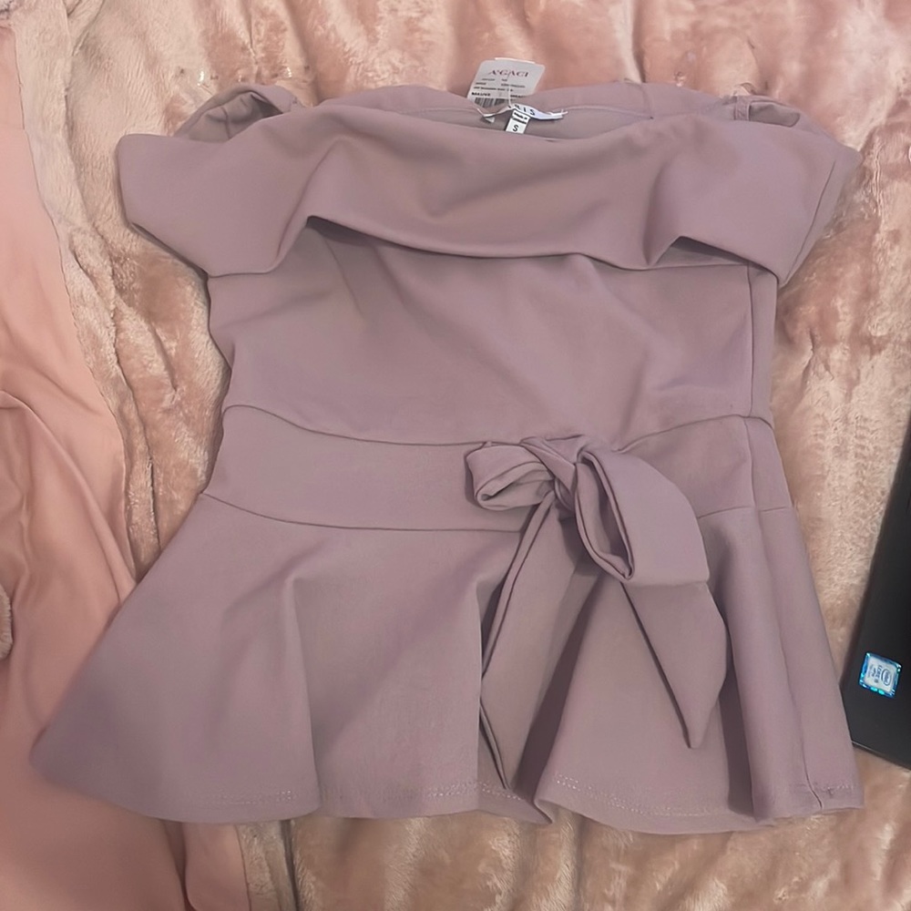 Brand new blouse, tag still on it. Size small off the shoulder
